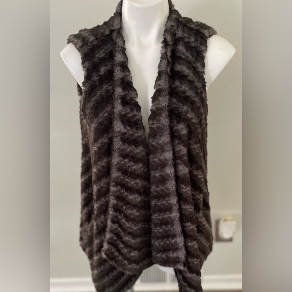 Women’s G by Giuliana Faux Fur Vest Size M